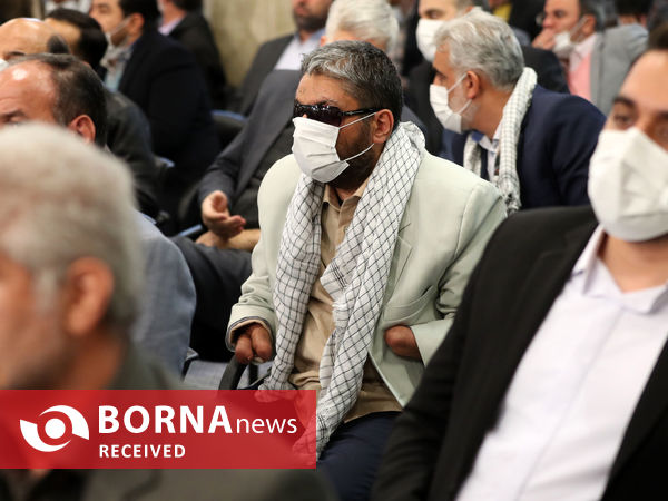 دیدار صدها نفر از مردم استان اصفهان با مقام معظم رهبری