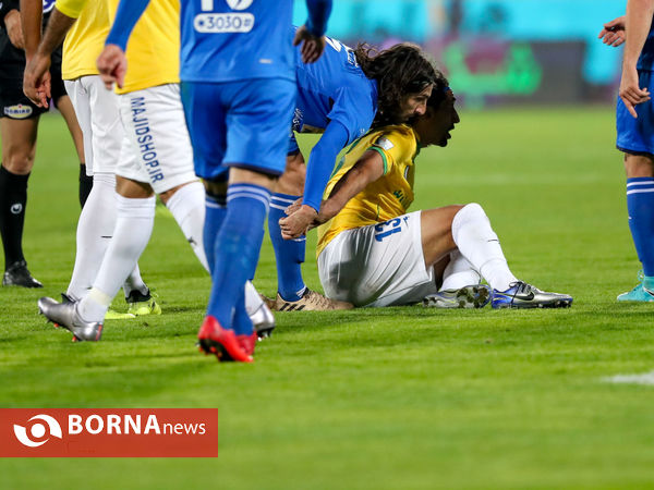 دیدار تیم های استقلال تهران - صنعت نفت آبادان