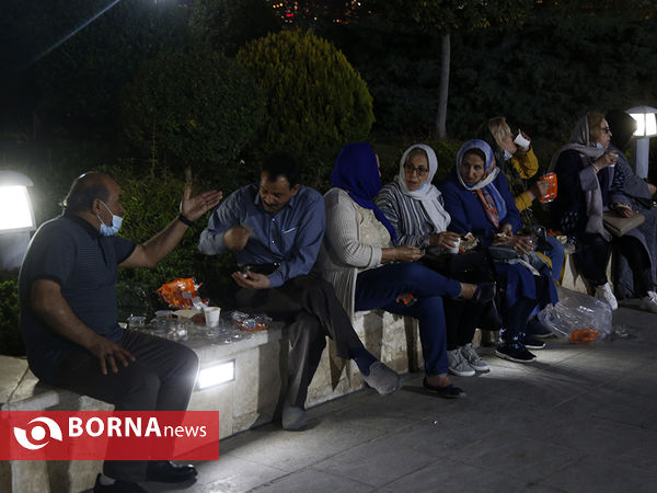 افطاری ساده در برج میلاد