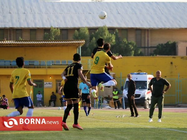 دیدار تیم های فوتبال صنعت نفت - سپاهان