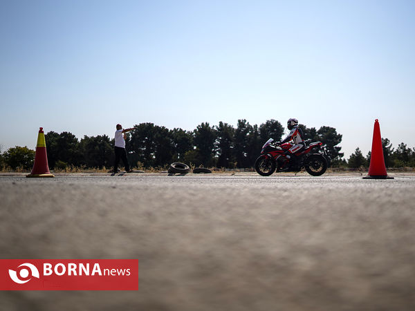 مسابقه درگ موتورسواری بانوان