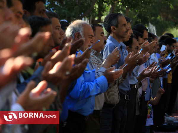 نماز شکرانه عید در کنار شهدای بهشت رضا(ع)