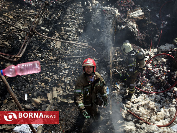 آتش سوزی انبار پنبه در خیابان مولوی تهران