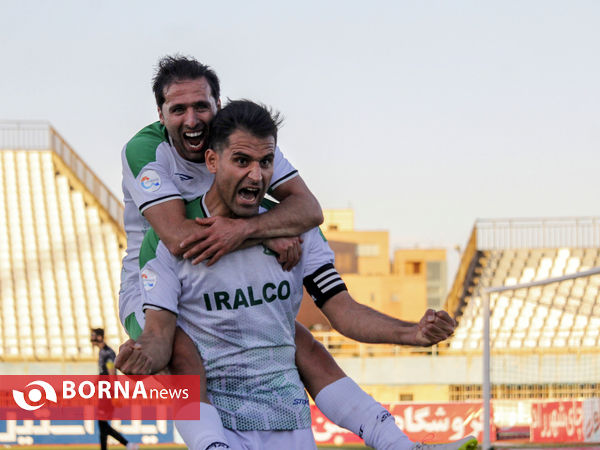 دیدار تیم های فوتبال آلومینیوم اراک-تراکتور سازی تبریز