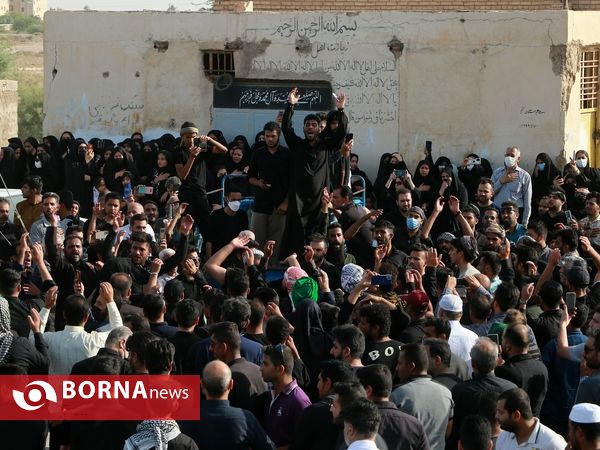 تشییع کارگران متروپل در آرامستان جُرف