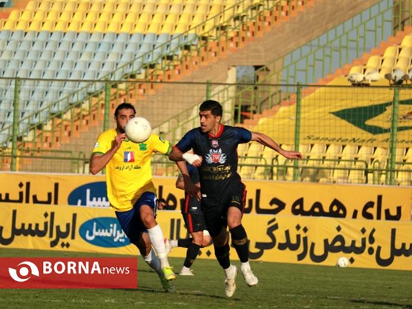 در حاشیه دیدار تیم های فوتبال صنعت نفت - نساجی