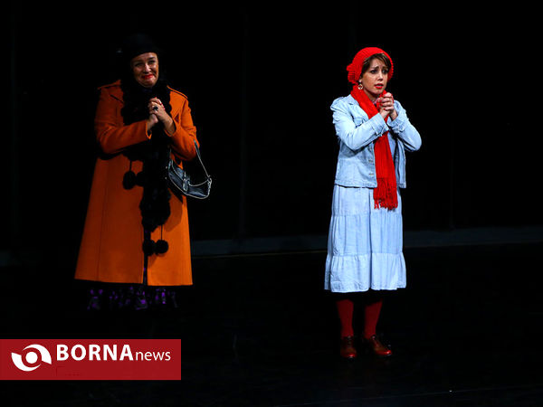 نمایش ؛ پابرهنه در پارک
