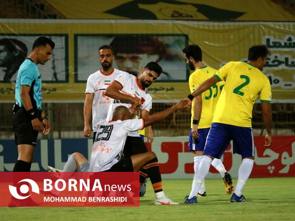 دیدار تیم های فوتبال صنعت نفت - مس رفسنجان