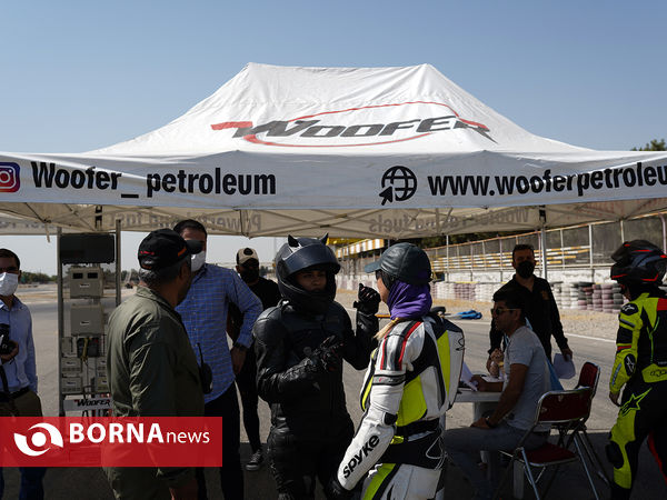 مسابقه درگ موتورسواری بانوان