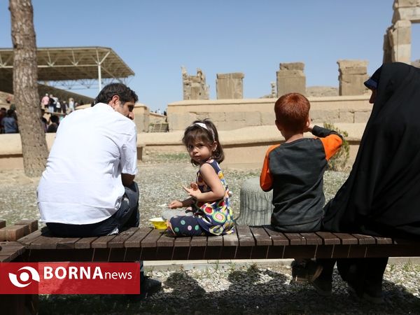 میهمانان نوروزی در تخت جمشید