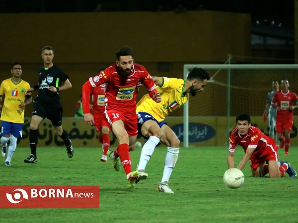 دیدار تیم های فوتبال صنعت نفت - پرسپولیس