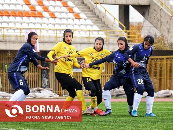 دیدار تیم های فوتبال سپاهان و پیکان البرز