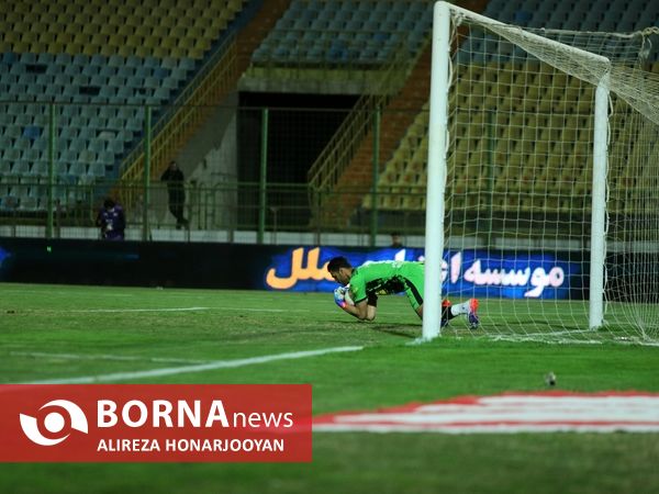 دیدار تیم های فوتبال صنعت نفت - پرسپولیس