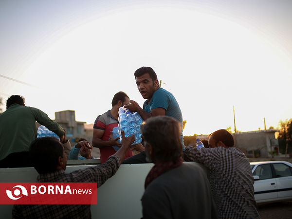 توزیع اقلام مورد نیاز زلزله زده های کرمانشاه