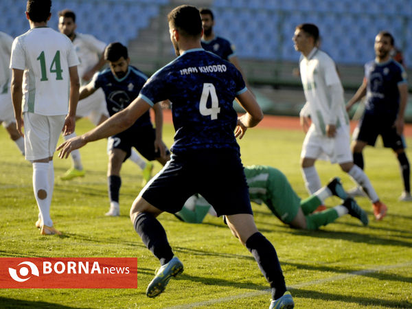 دیدار تیم های فوتبال پیکان- آلومینیوم اراک