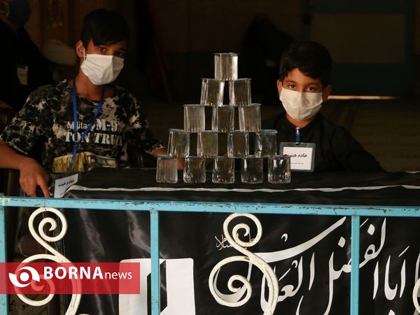 اقامه نماز ظهر عاشورا در مصلی آبادان