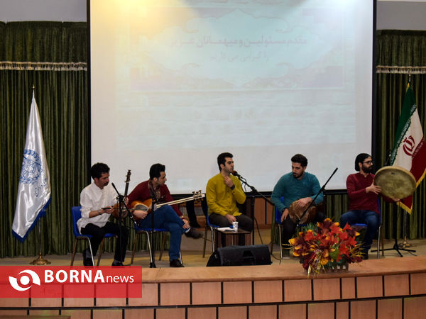 اهدای تندیس مهر حقوق بشر به علی دایی اسطوره فوتبال ایران در کرمانشاه