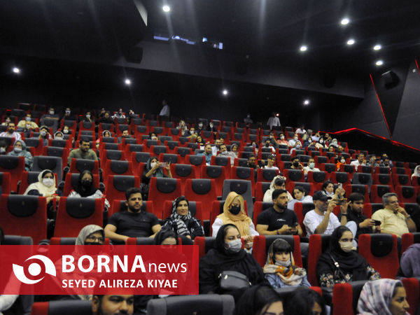 اکران فیلم سینمایی« شب طلایی »