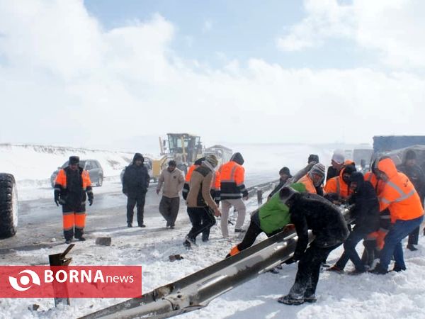 تلاش راهداران در برف و کولاک آذربایجان شرقی