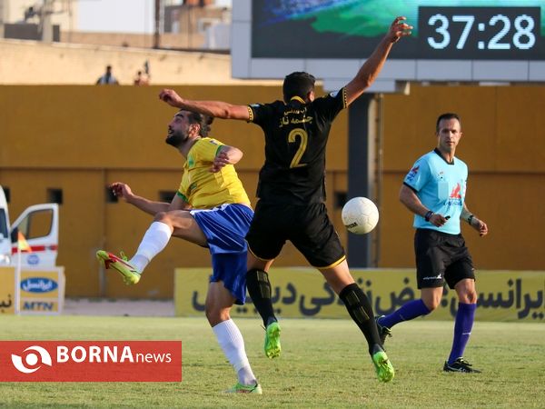 دیدار تیم های فوتبال صنعت نفت - سپاهان