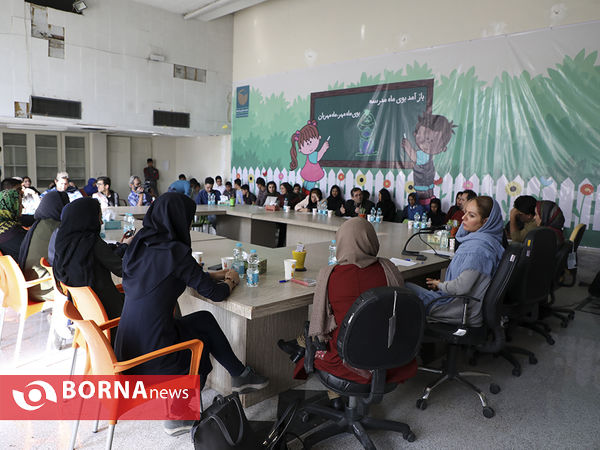 نشست پویش "بدسرپرست تنها تر است"