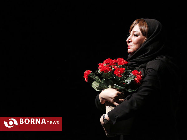 نمایش  خروس می خواند
