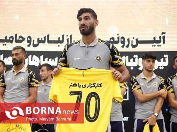 رونمایی از کیت لباس تیم فوتبال فولادمبارکه سپاهان