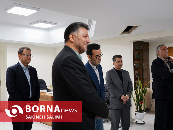  بازدید کیومرث هاشمی از ساختمان شماره ۲ وزارت ورزش و جوانان 