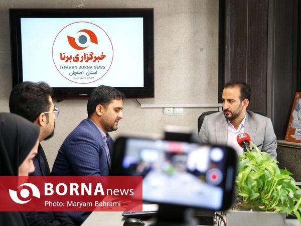 بازدید مدیرکل ورزش و جوانان استان اصفهان از خبرگزاری برنا به مناسبت روز خبرنگار 