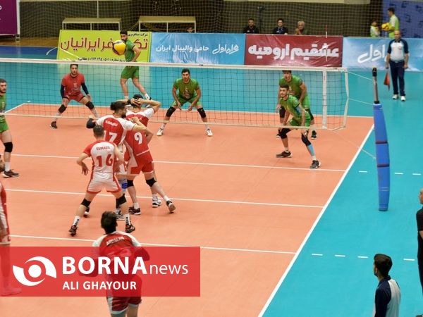 دیدار تیم های والیبال شهرداری ارومیه - لبنیات هراز آمل