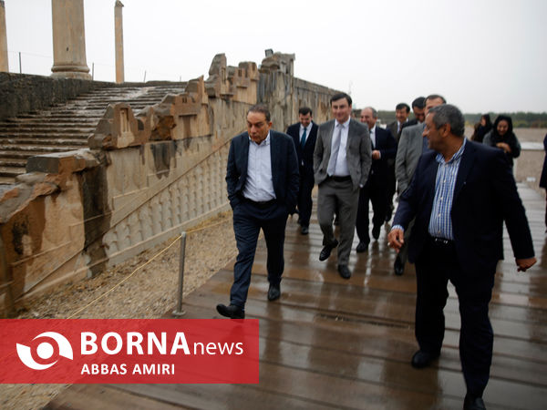 بازدید رئیس مرکز مطالعات استراتژیک ریاست جمهوری تاجیکستان از تخت جمشید