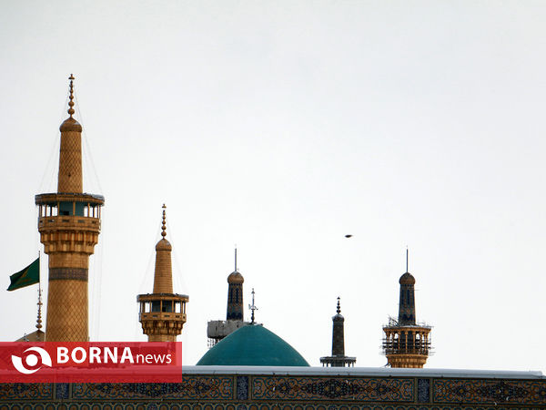 مشهد زیر چتر برف