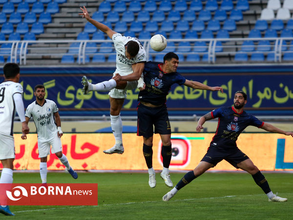 دیدار تیم های نساجی مازندران و استقلال تهران