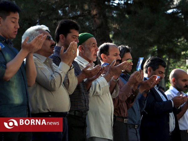 نماز شکرانه عید در کنار شهدای بهشت رضا(ع)