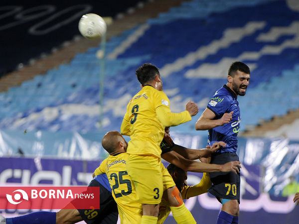 دیدار تیم های فوتبال استقلال - فجرسپاسی