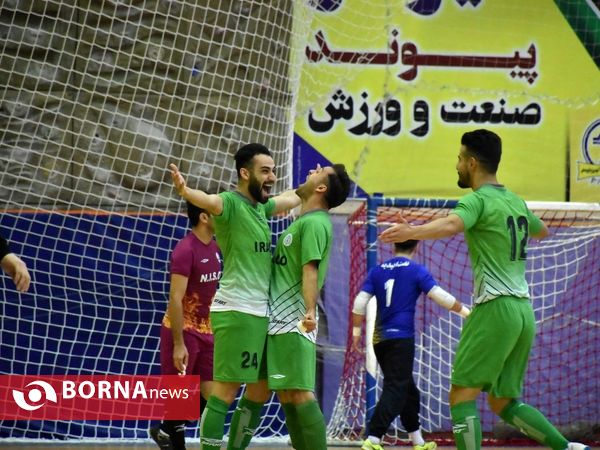 دیدار تیم های فوتسال آلومینیوم اراک - نفت امیدیه
