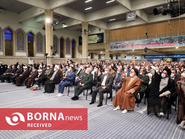 دیدار صدها نفر از مردم استان اصفهان با مقام معظم رهبری