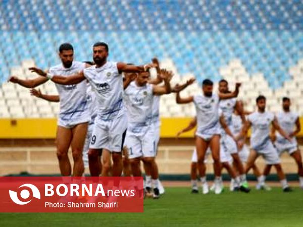 گزارش تصویری تمرین تیم فوتبال سپاهان با حضور هواداران 