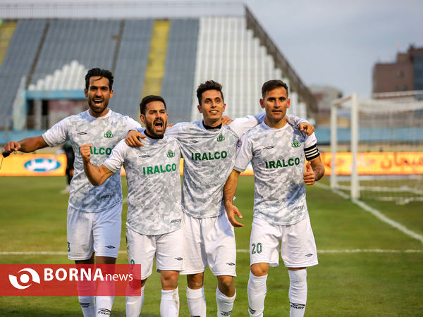 دیدار تیم های فوتبال آلومینیوم- استقلال