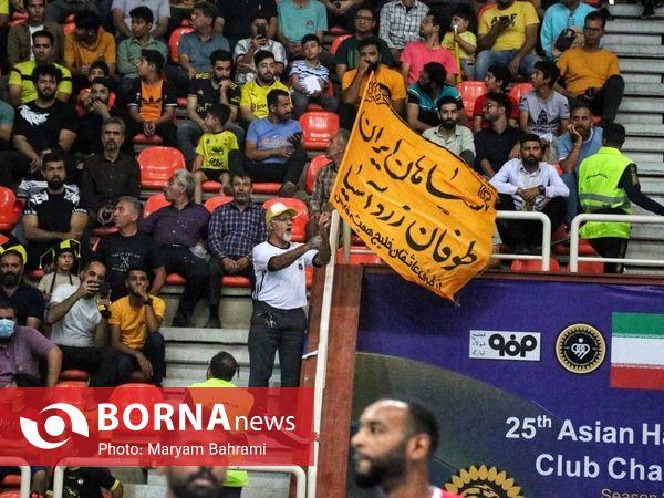 دیدار تیم های هندبال سپاهان - عمان کلاب