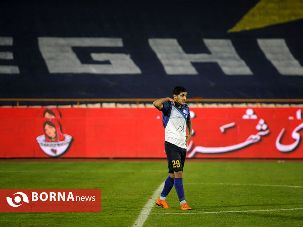 دیدار تیم های فوتبال  استقلال - نود ارومیه