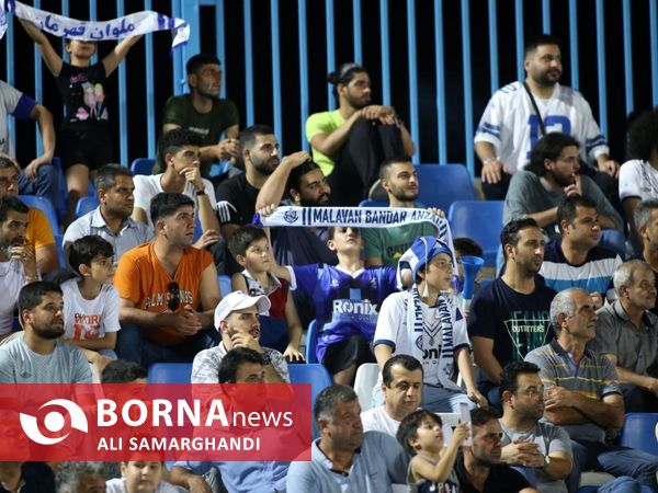 در حاشیه دیدار تیم های فوتبال ملوان بندرانزلی _ ذوب آهن اصفهان