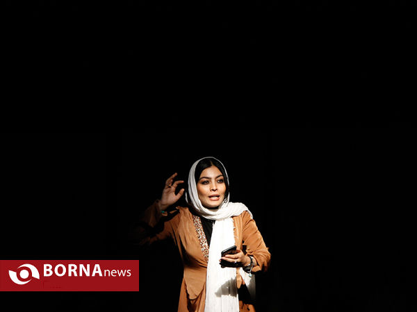 نمایش " سقوط معکوس "