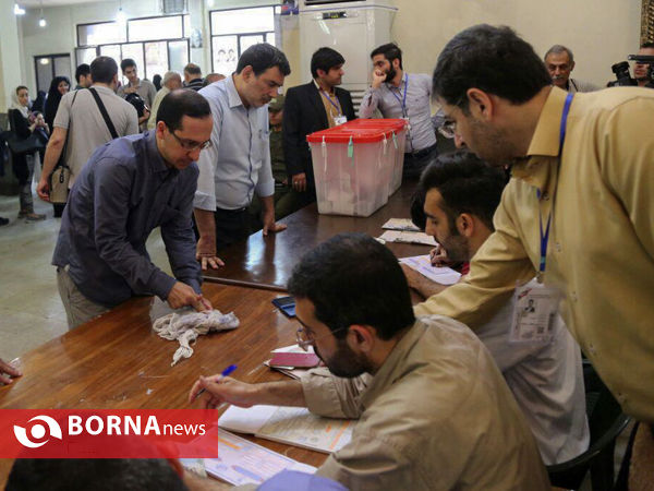 حضور میرسلیم درپای صندوق رای ،مسجد قبا