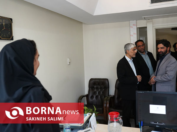  بازدید کیومرث هاشمی از ساختمان شماره ۲ وزارت ورزش و جوانان 