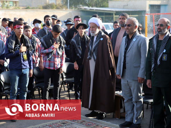 دیدار نماینده ولی فقیه در فارس با همکلاسی های دانش آموز شهید ترور شاهچراغ(ع)