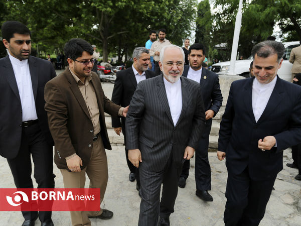 دیدار شهردار مشهد با وزیر امور خارجه در بوستان کوهسنگی
