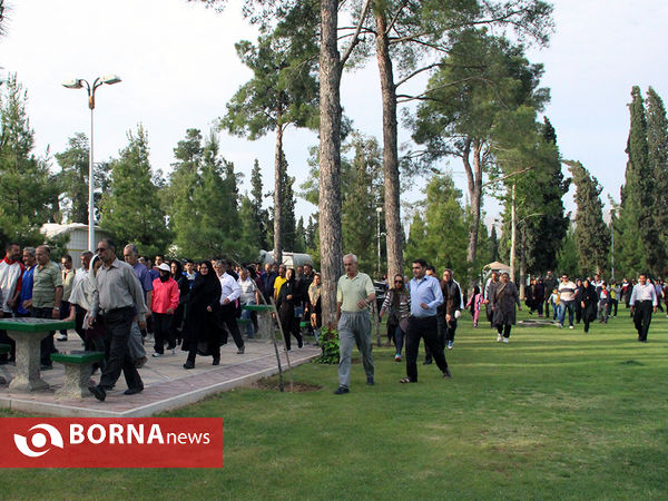 پیاده روی خانوادگی به مناسبت عید مبعث در شیراز ‎