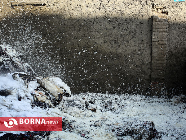 آتش سوزی انبار پنبه در خیابان مولوی تهران