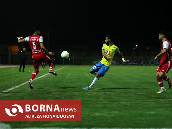 دیدار تیم های فوتبال صنعت نفت - پرسپولیس